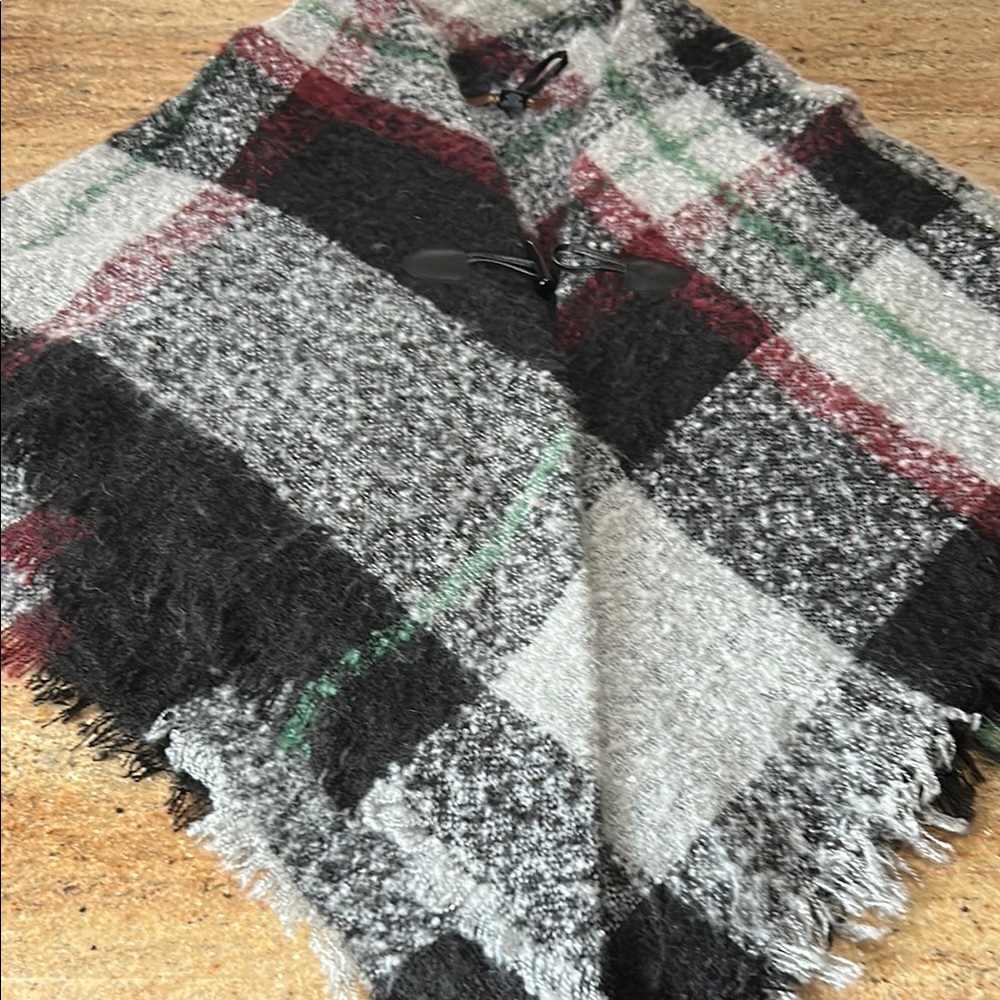 Plaid polyester Poncho with Toggle Closure